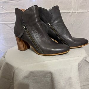 Silent D Uriah booties